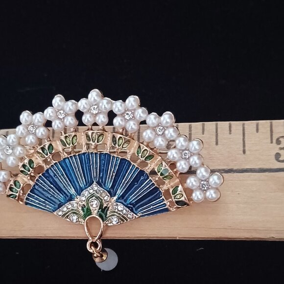 NWOT Faux Pearl Fan Brooch - Picture 3 of 4